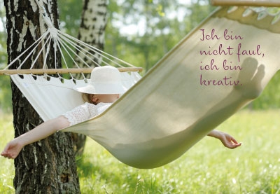 Gute Laune Gedanken - Frau in wei?er H?ngematte Gute Laune Gedanken - Frau in wei?er H?ngematte