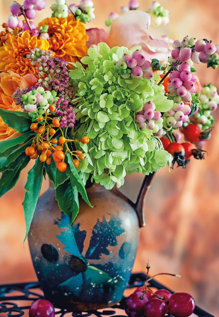 Blumen - Blumenstrauß mit Hortensien und Beeren