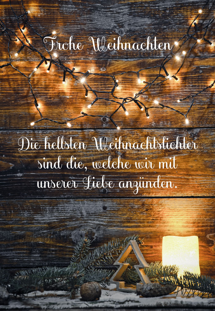 Weihnachten - Lichterketten auf Holzwand