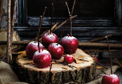 Vorweihnachtszeit - kandierte, rote Äpfel  Vorweihnachtszeit - kandierte, rote Äpfel