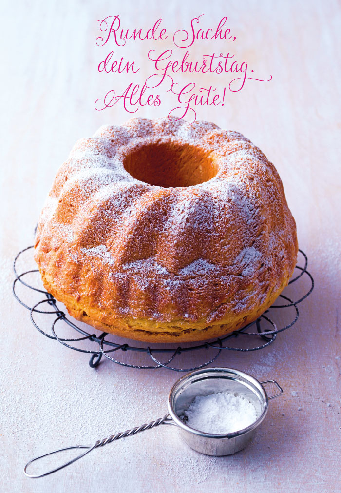 Geburtstag - Gugelhupf mit Puderzucker Geburtstag - Gugelhupf mit Puderzucker